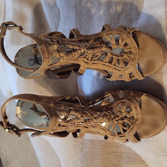 Tan Wedge Sandals By Carlos Santana🧡 - Picture 2 of 5